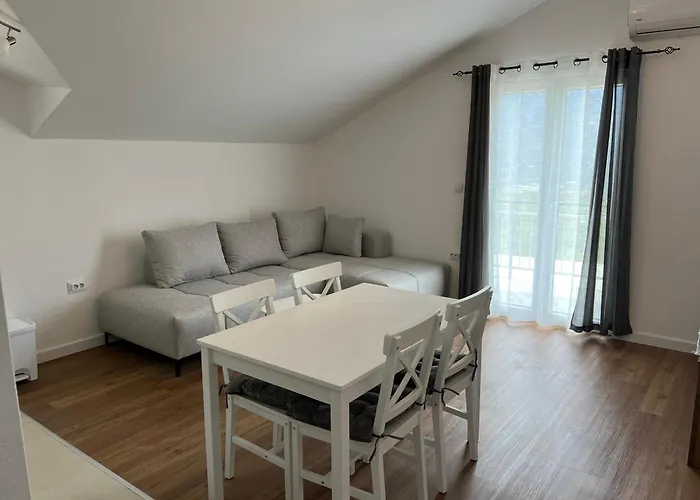 Villa Bubanja With Shared Pool