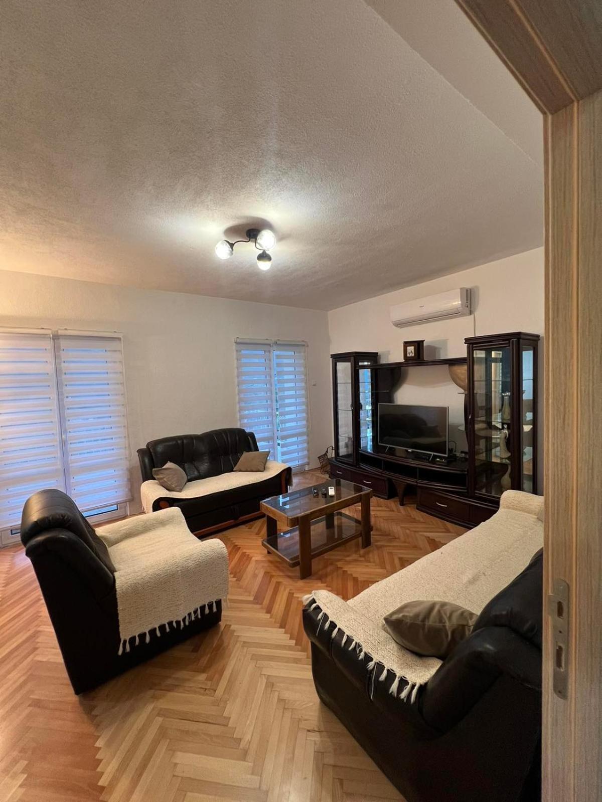 Bubanja With Shared Pool Apartment *