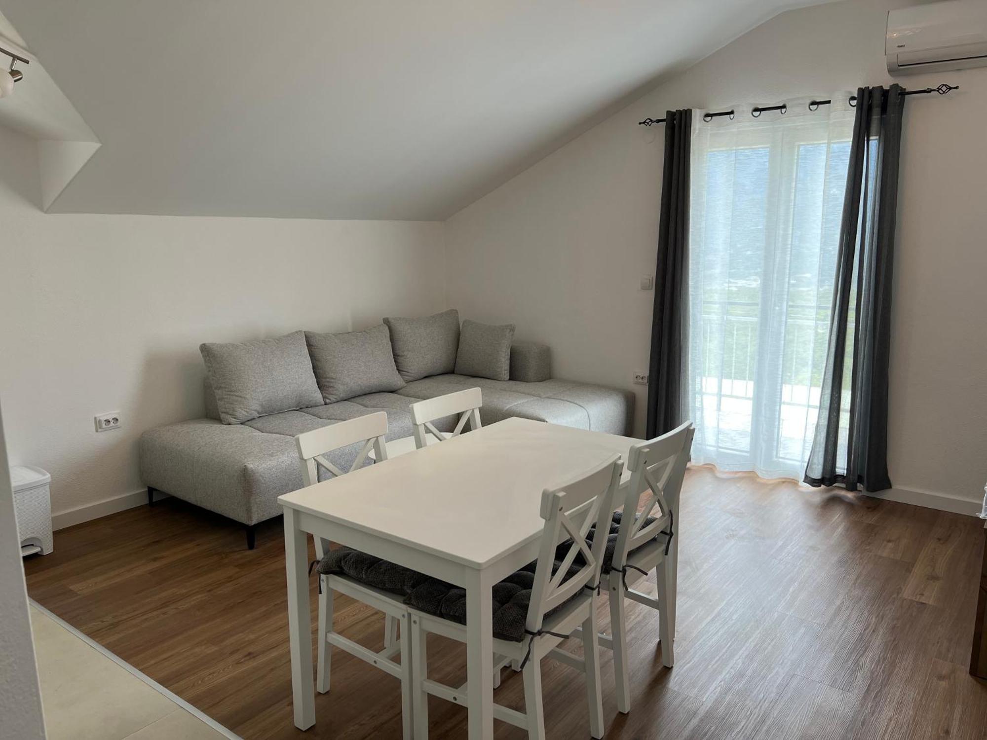 Apartment Bubanja With Shared Pool
